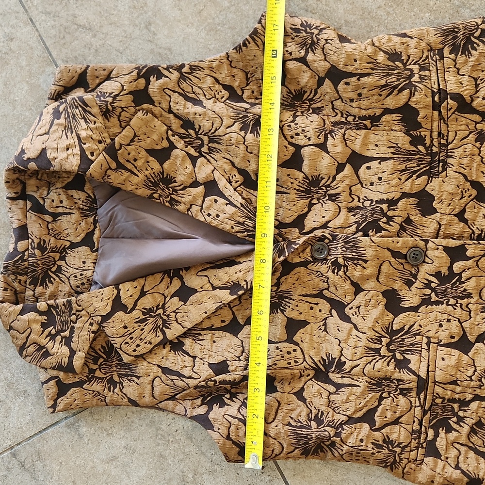 NWOT..Floral Textured Sleeveless Vest - Brown & Tan - Picture 5 of 8
